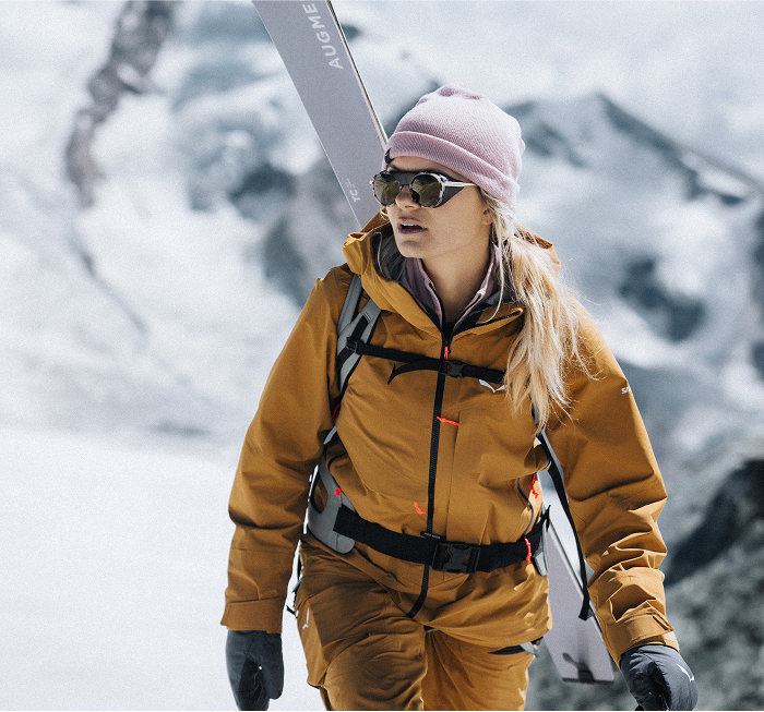 depositphotos_696072920-stock-photo-views-mont-blanc-glacier-lac 1